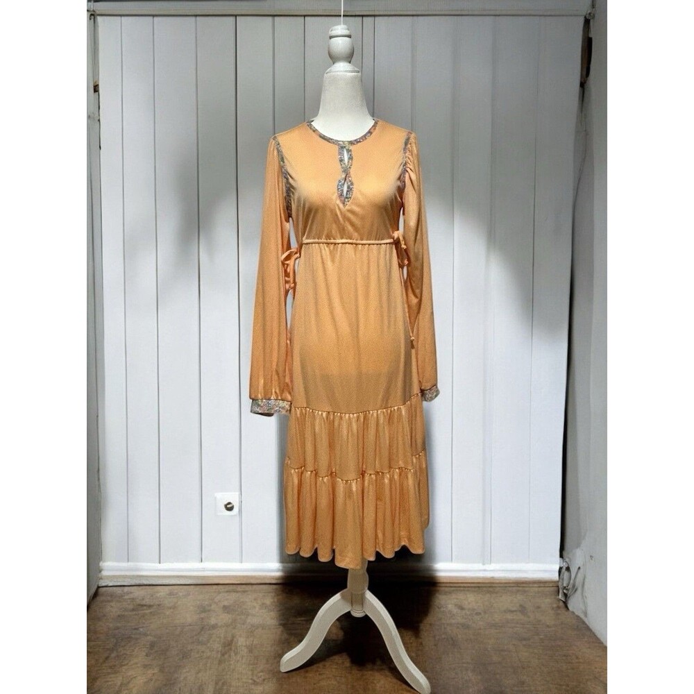 Vintage 1970s Dress Womens Sz 9 Peach Floral Cuffs Ruffle Hem Gorgeous Flowy 70s